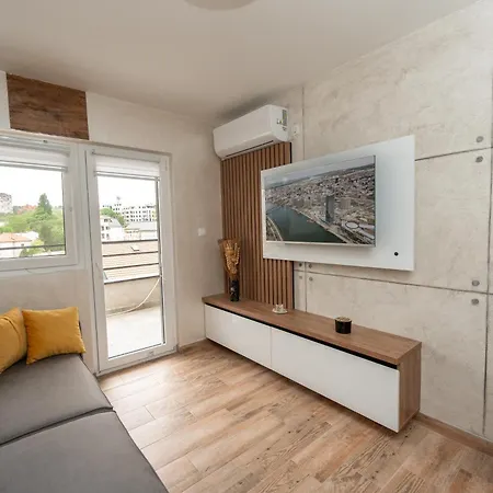 Comanda Luxury Apartment *