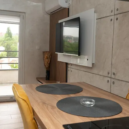 Comanda Luxury Apartment