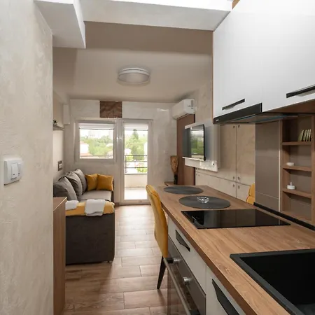 Comanda Luxury Βελιγράδι