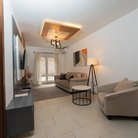 Comanda Luxury Apartment *
